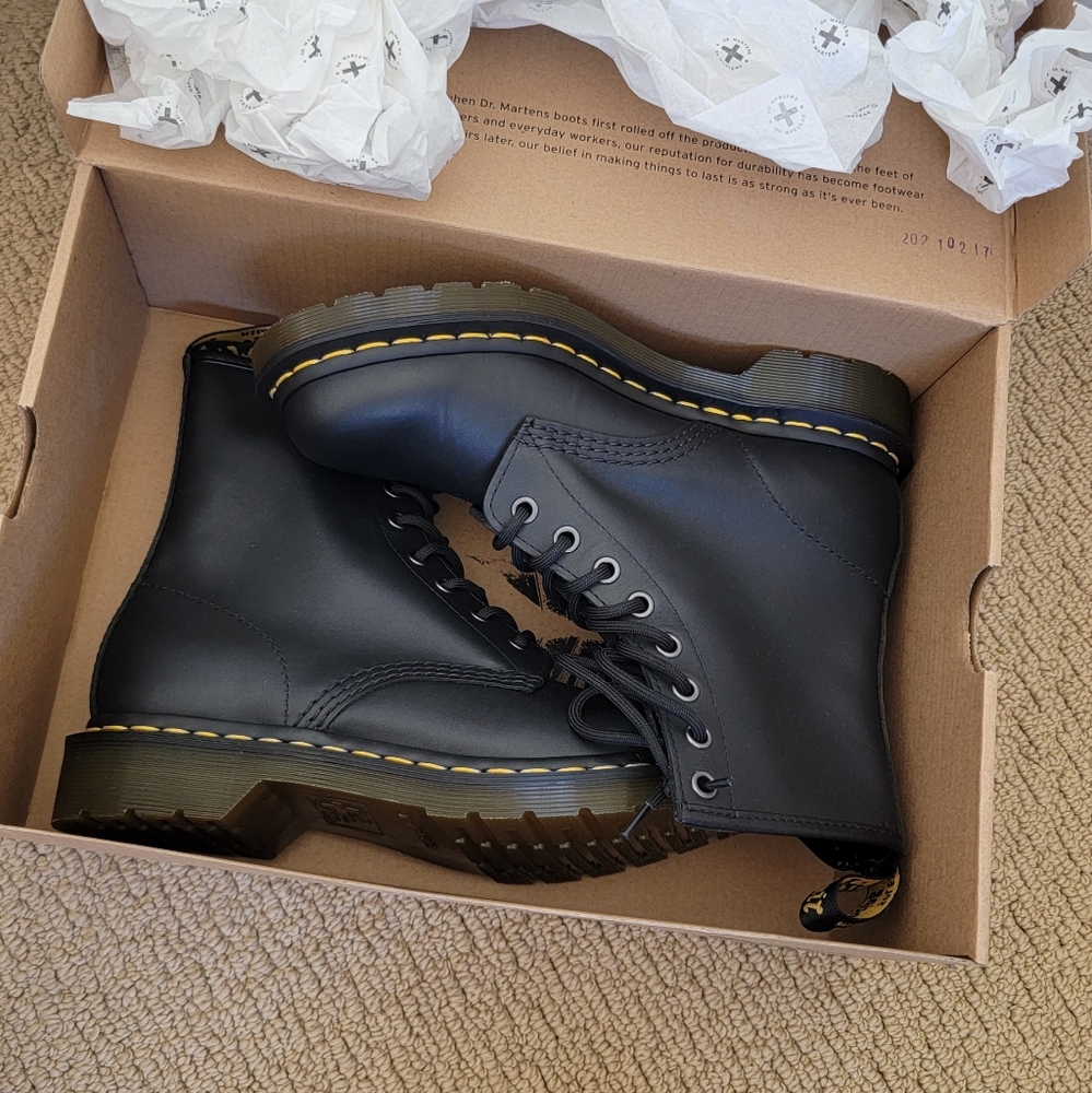 1460 Women's Smooth Leather Lace Up Boots